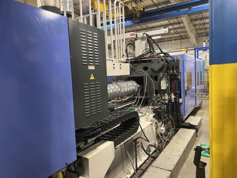 2008 3200 ton Krauss-Maffei, 310 oz Injection molding machine