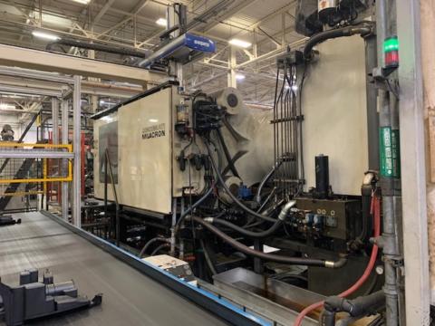 1995 1000 ton Cincinnati 140 oz. Wide Platen Injection Molding Machine