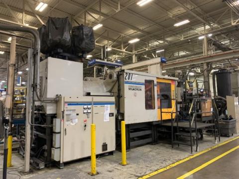 1995 1000 ton Cincinnati 140 oz. Wide Platen Injection Molding Machine
