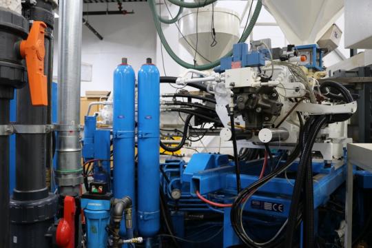 2008 420 ton Netstal 13.31 / 6.81 oz. 2-Color Synergy injection Molding Machine