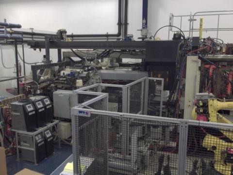 2008 950 ton Cincinnati Wide Platen 3-Color Injection Molding Machine