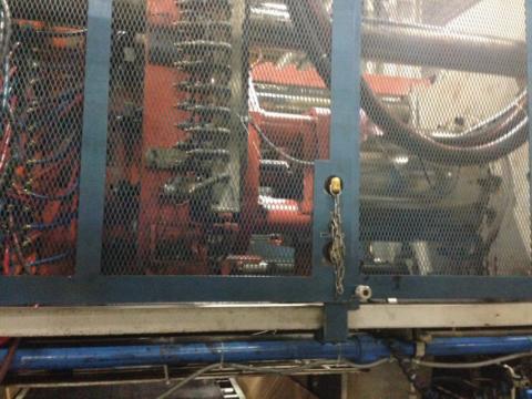 1994 1100 ton HPM 260 oz Injection Molding Machine