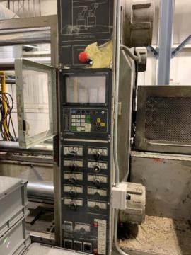1994 720 ton Goldstar 125.9 oz. Injection Molding Machine