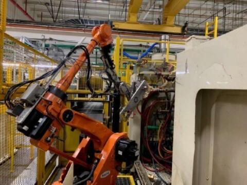 2000 850 ton Cincinnati 116 oz. Injection Molding Machine