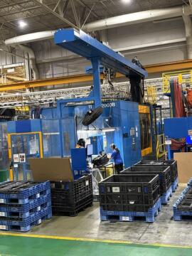 2002 Engel 2000 ton 2-Color Injection Molding Machine