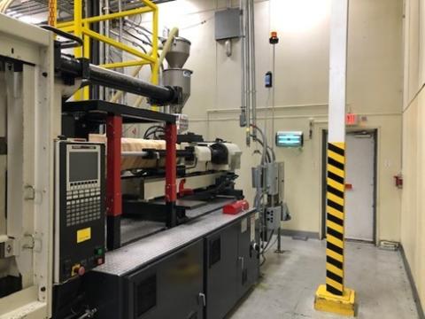 2003 550 ton Cincinnati 54 oz. Maxima Injection Molding Machine