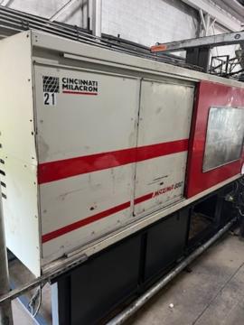 2005 924 ton MM880 Cincinnati 362 oz. Injection Molding Machine