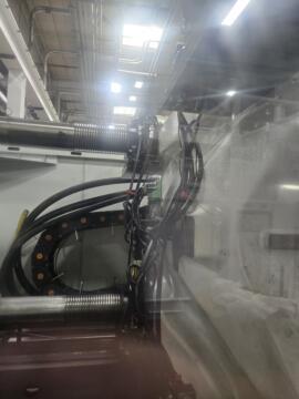 2008 1100 ton Cincinnati 93 oz. MG1000 2 Platen Injection Molding Machine