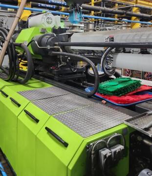2009 1000 ton Engel Wide Platen 261 oz. Injection Molding Machine Ecodrive