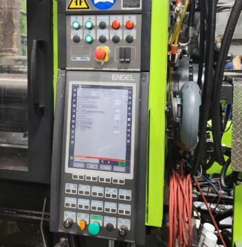 2009 550 ton Engel 111 oz. Injection Molding Machine Ecodrive