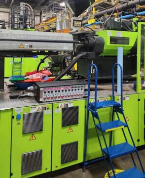 2009 550 ton Engel 111 oz. Injection Molding Machine Ecodrive
