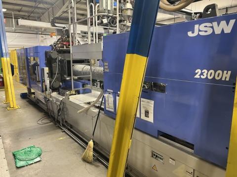 2011 496 ton JSW 90 oz. 450 ADW-2300H W/P injection molding machine