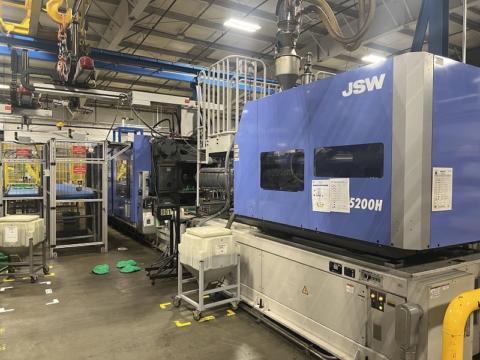 2011 937 ton JSW 168 oz. 850 AD-5200H injection molding machine
