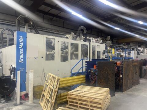 2016 Krauss Maffei 2200 Ton 542 oz. Injection Molding Machine