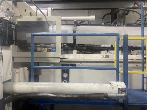 2016 Krauss Maffei 2200 Ton 542 oz. Injection Molding Machine