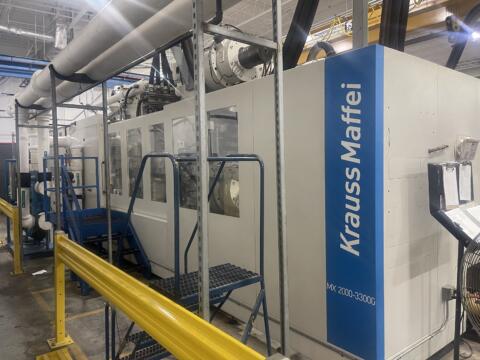 2017 Krauss-Maffei 2200 Ton 542 oz. Injection Molding Machine