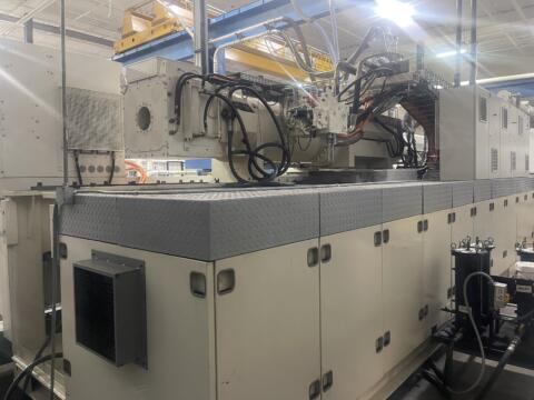2017 Krauss-Maffei 2200 Ton 542 oz. Injection Molding Machine