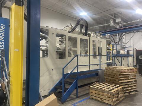 2017 Krauss-Maffei 2200 Ton 542 oz. Injection Molding Machine