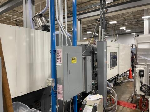 2018 610 ton Toshiba 43.3 oz. EC610SXII Electric Injection Molding Machine