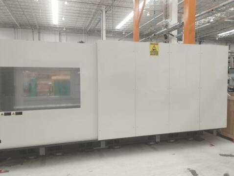 2022 950 ton Toshiba 140 oz. Electric Injection Molding Machine