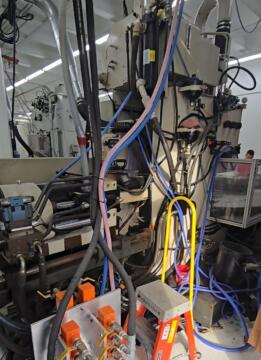 1994 250 ton Cincinnati Vertical Rotary 9.8 oz. Injection Molding Machine