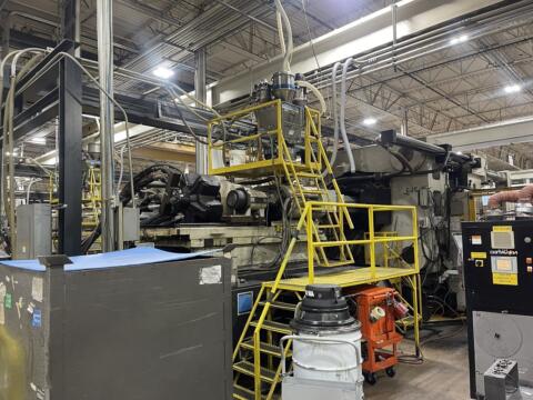 2000 3000 ton Cincinnati 413 oz. Injection Molding Machine