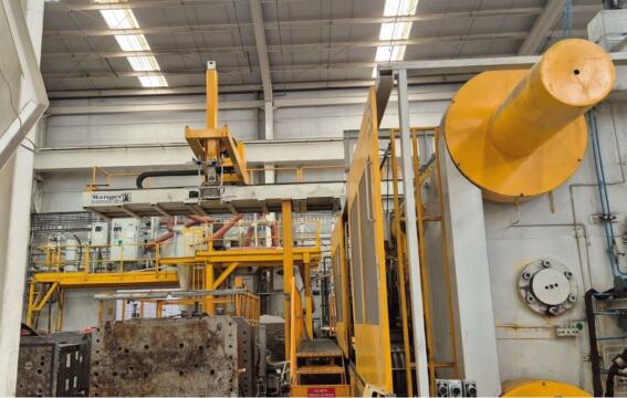 1995 4000 ton UBE 435 oz. Injection Molding Machine