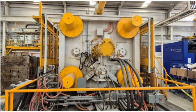 1995 4000 ton UBE 435 oz. Injection Molding Machine