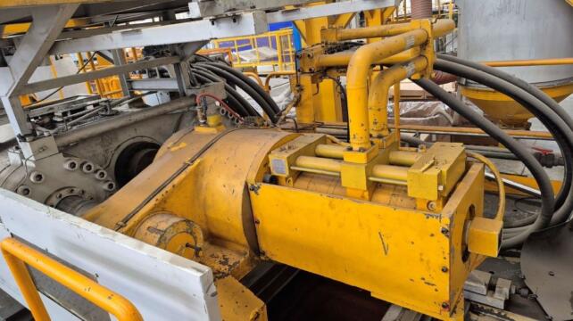1995 4000 ton UBE 435 oz. Injection Molding Machine