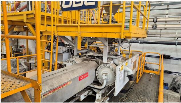 1995 4000 ton UBE 435 oz. Injection Molding Machine