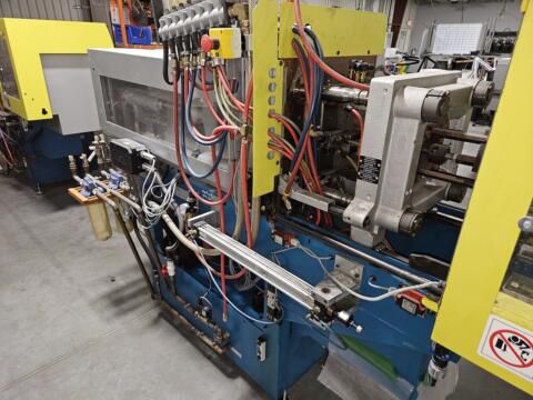 2010 35 ton Boy 1.5 oz. Injection Molding Machine