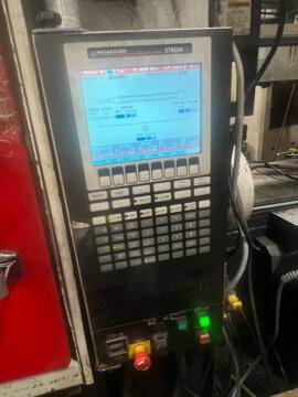 2002 880 ton Cincinnati 116 oz. Injection Molding Machine