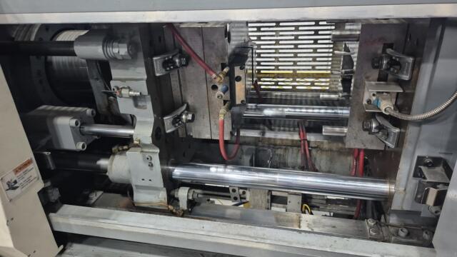 2004 89 ton Nissei 3.4 oz. FN1000 Injection Molding Machine