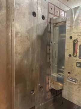 2004 1000 ton Husky 249 oz. H1000 Injection Molding Machine