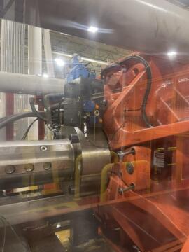 2005 1000 ton Husky 249 oz. H1000 Injection Molding Machine