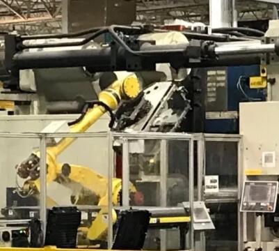 2005 3000 ton Cincinnati 413 oz. Injection Molding Machine