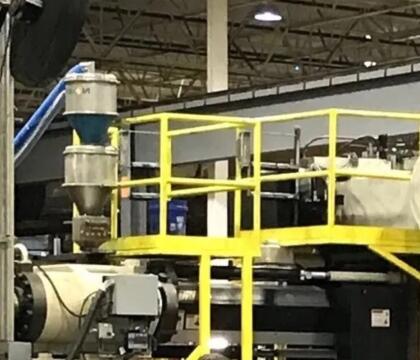 2005 3000 ton Cincinnati 540 oz. Injection Molding Machine