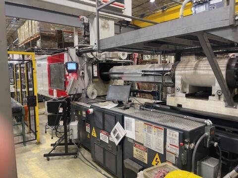 2012 550 ton Cincinnati MM550 140 oz. Injection Molding Machine
