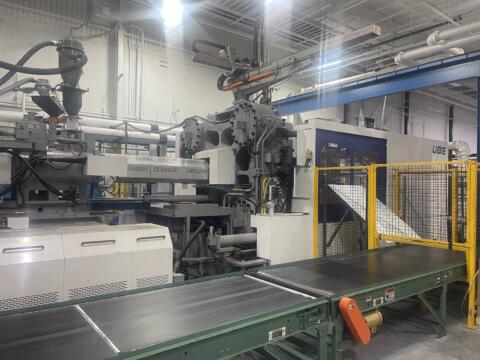 2021 2200 ton UBE 427 oz. Injection Molding Machine
