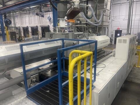 2021 2200 ton UBE 427 oz. Injection Molding Machine