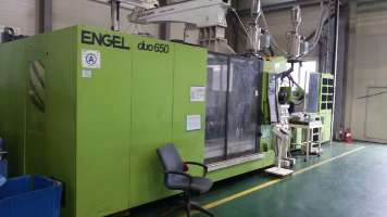 2010 650 ton Engel, 2-Color