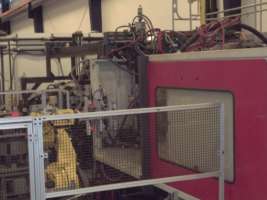 2008 950 ton Cincinnati Wide Platen 3-Color Injection Molding Machine