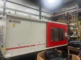2002 880 ton Cincinnati 116 oz. Injection Molding Machine