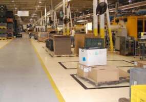 2005 1000 ton Husky 249 oz. H1000 Injection Molding Machine
