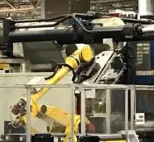 2005 3000 ton Cincinnati 413 oz. Injection Molding Machine
