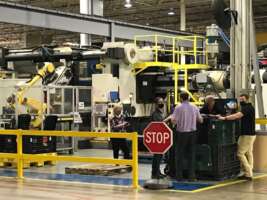 2005 3000 ton Cincinnati 413 oz. Injection Molding Machine